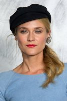 Diane-Kruger-gave-smile-Chanel-photocall-Paris.jpg
